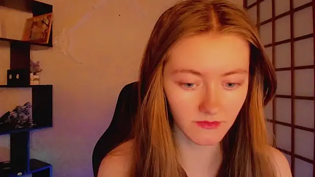 Snapshot of KateCuddle chatting on 03/04/25, 02:27 KateCuddle online show from 03/04/25, 02:27