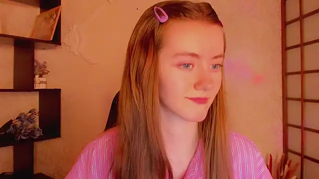 Snapshot of KateCuddle chatting on 03/11/25, 05:27 KateCuddle online show from 03/11/25, 05:27