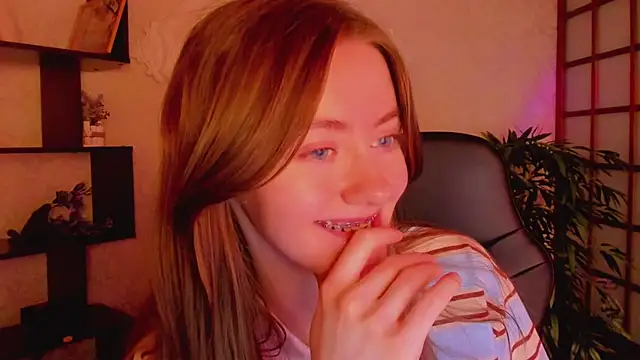 Snapshot of KateCuddle chatting on 03/12/25, 05:46 KateCuddle online show from 03/12/25, 05:46