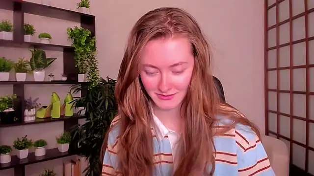 Snapshot of KateCuddle chatting on 09/18/25, 02:35 KateCuddle online show from 09/18/25, 02:35