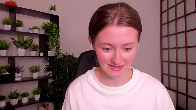 Snapshot of KateCuddle chatting on 09/26/25, 02:59 KateCuddle online show from 09/26/25, 02:59