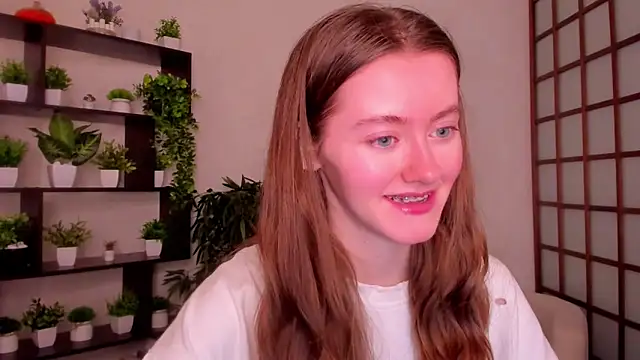 Snapshot of KateCuddle chatting on 10/17/25, 02:37 KateCuddle online show from 10/17/25, 02:37