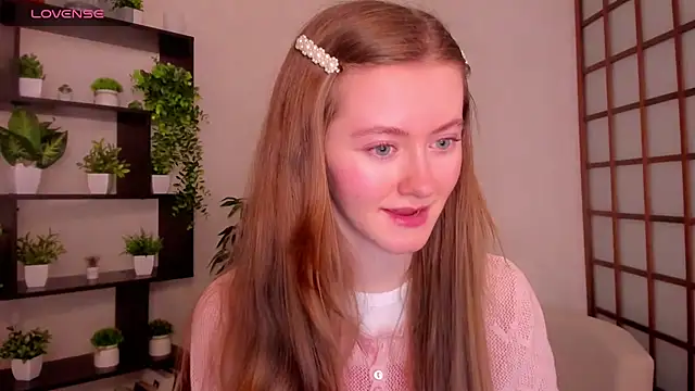 Snapshot of KateCuddle chatting on 11/19/25, 02:22 KateCuddle online show from 11/19/25, 02:22