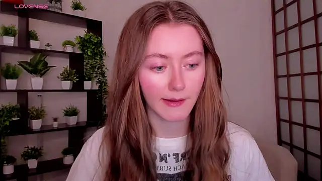 Snapshot of KateCuddle chatting on 12/16/25, 02:27 KateCuddle online show from 12/16/25, 02:27