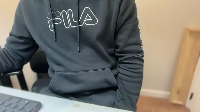 rickyi2023 online show from 11/19/25, 10:26