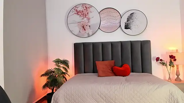 SaharaGarcia   online show from 01/12/25, 01:00