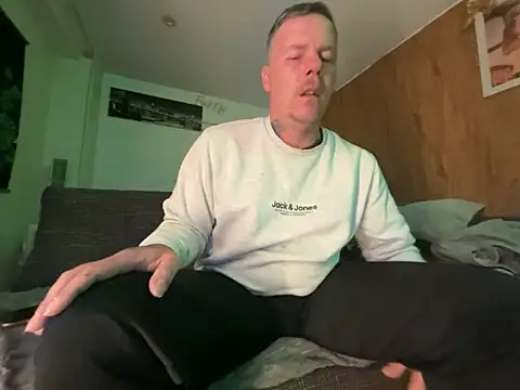 steveindahouse online show from 10/17/25, 04:15