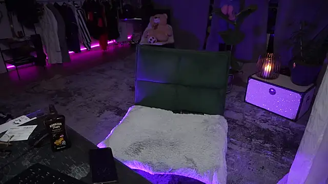 LaraPunkt online show from 02/05/25, 04:36