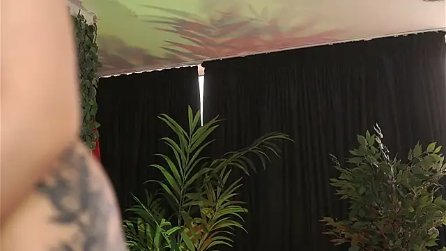 Snapshot of HotSkinnyX chatting on 03/14/25, 05:27 HotSkinnyX online show from 03/14/25, 05:27