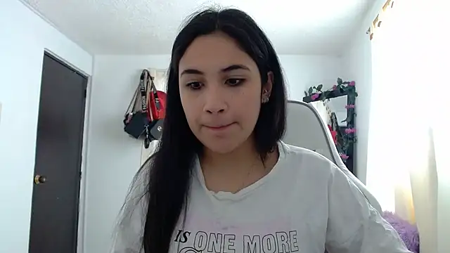 Snapshot of InocentHeaven1 chatting on 01/27/25, 01:19 InocentHeaven1 online show from 01/27/25, 01:19