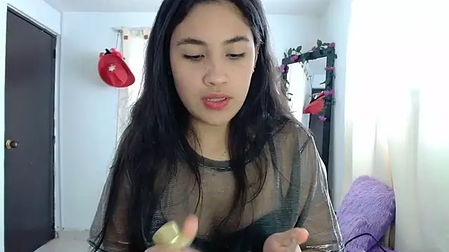 Snapshot of InocentHeaven1 chatting on 02/05/25, 01:00 InocentHeaven1 online show from 02/05/25, 01:00