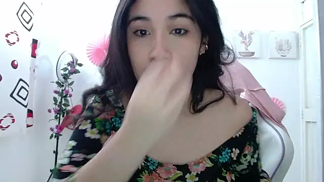 Snapshot of InocentHeaven1 chatting on 10/15/25, 01:33 InocentHeaven1 online show from 10/15/25, 01:33