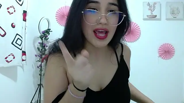 Snapshot of InocentHeaven1 chatting on 10/27/25, 12:47 InocentHeaven1 online show from 10/27/25, 12:47