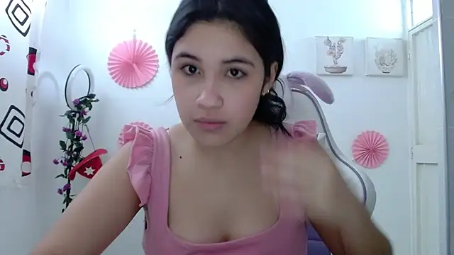 Snapshot of InocentHeaven1 chatting on 10/27/25, 01:04 InocentHeaven1 online show from 10/27/25, 01:04