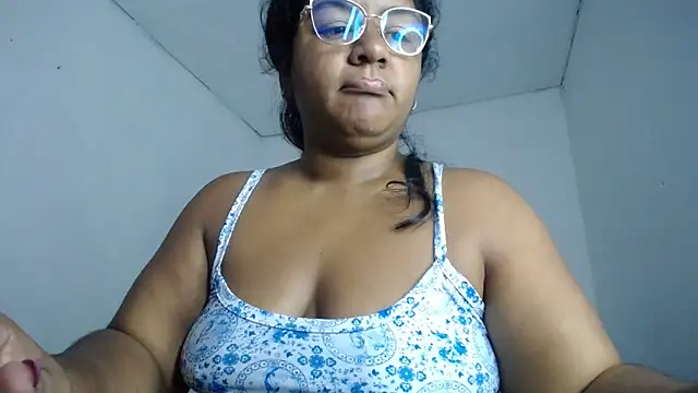 Snapshot of victoris chatting on 05/08/26, 12:32 victoris online show from 05/08/26, 12:32