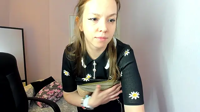 Snapshot of Persephoni chatting on 06/25/26, 03:27 Persephoni online show from 06/25/26, 03:27