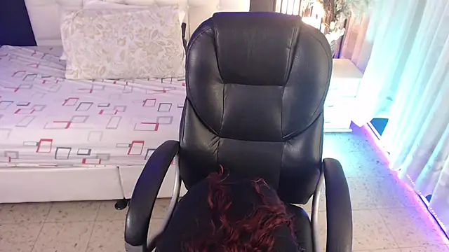 LiaVillalobos online show from 04/07/26, 01:11