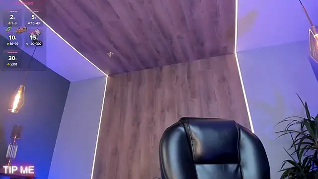 Snapshot of SophieBarnett chatting on 10/25/25, 12:51 SophieBarnett online show from 10/25/25, 12:51