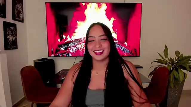 Snapshot of brunetenikole02 chatting on 10/17/25, 02:04 brunetenikole02 online show from 10/17/25, 02:04