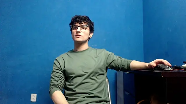 Snapshot of alex_blu chatting on 03/12/25, 06:33 alex blu online show from 03/12/25, 06:33