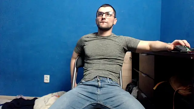 Snapshot of alex_blu chatting on 03/23/25, 09:10 alex blu online show from 03/23/25, 09:10