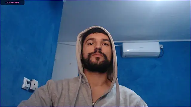 Snapshot of alex_blu chatting on 10/04/25, 09:51 alex blu online show from 10/04/25, 09:51