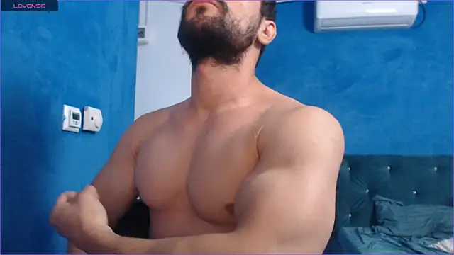 Snapshot of alex_blu chatting on 10/05/25, 02:15 alex blu online show from 10/05/25, 02:15