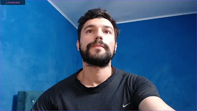 Snapshot of alex_blu chatting on 10/09/25, 08:34 alex blu online show from 10/09/25, 08:34