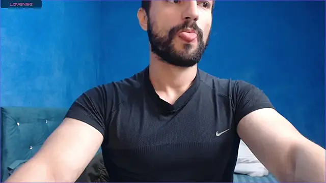 Snapshot of alex_blu chatting on 10/09/25, 09:13 alex blu online show from 10/09/25, 09:13