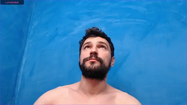 Snapshot of alex_blu chatting on 10/11/25, 12:58 alex blu online show from 10/11/25, 12:58