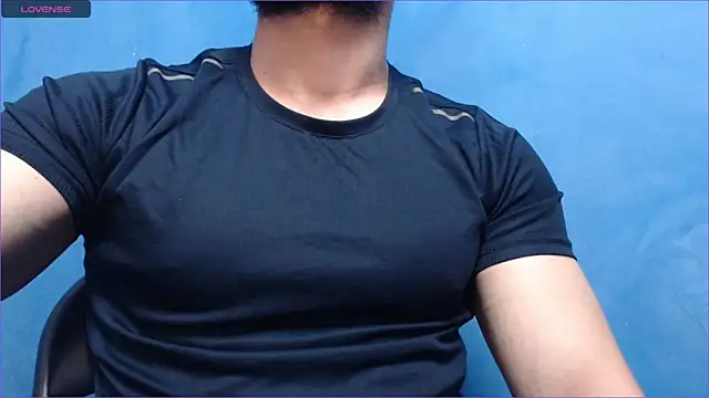 Snapshot of alex_blu chatting on 10/17/25, 09:45 alex blu online show from 10/17/25, 09:45