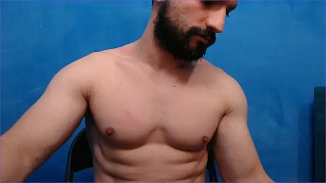 Snapshot of alex_blu chatting on 10/22/25, 07:35 alex blu online show from 10/22/25, 07:35