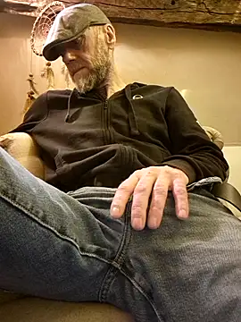 eddouxxx78 online show from 04/12/26, 05:40