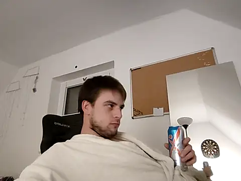 Snapshot of Youngtimer_1997 chatting on 01/02/25, 10:01 Youngtimer 1997 online show from 01/02/25, 10:01