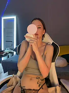 julia fly online show from 02/11/26, 05:34