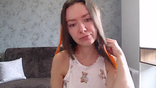    Emily    online show from 10/05/25, 10:02