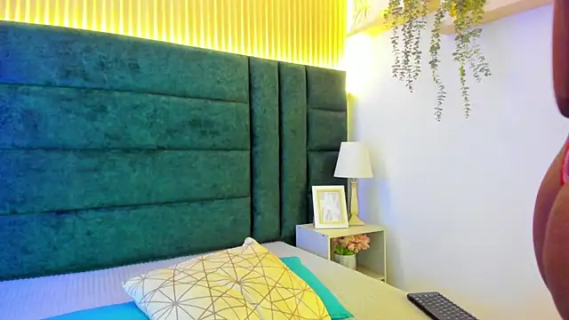 AntonellaaHot online show from 03/13/25, 07:50