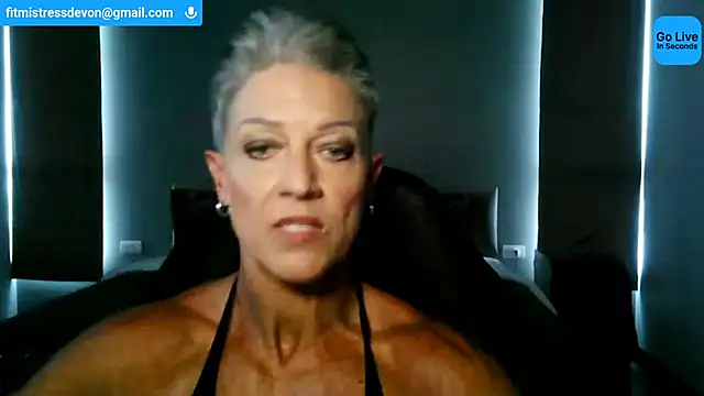 Snapshot of Devon2020 chatting on 06/24/26, 11:09 Devon2020 online show from 06/24/26, 11:09