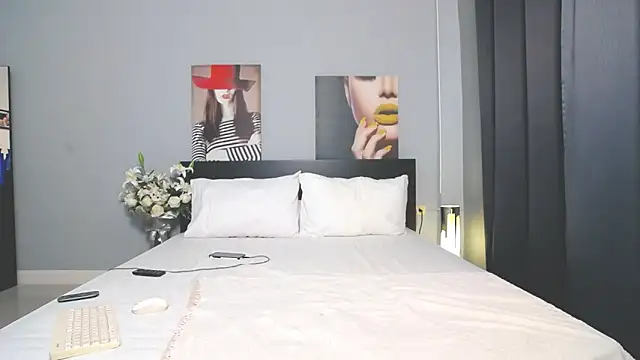 Hotbeebee online show from 01/30/25, 04:58