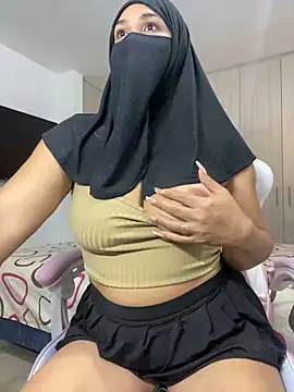 Snapshot of Jameela chatting on 12/08/24, 05:18 Jameela online show from 12/08/24, 05:18