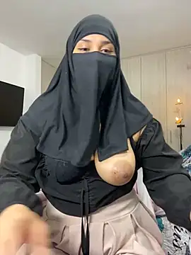 Snapshot of Jameela chatting on 12/20/24, 02:30 Jameela online show from 12/20/24, 02:30