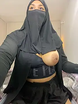 Snapshot of Jameela chatting on 12/30/24, 12:11 Jameela online show from 12/30/24, 12:11