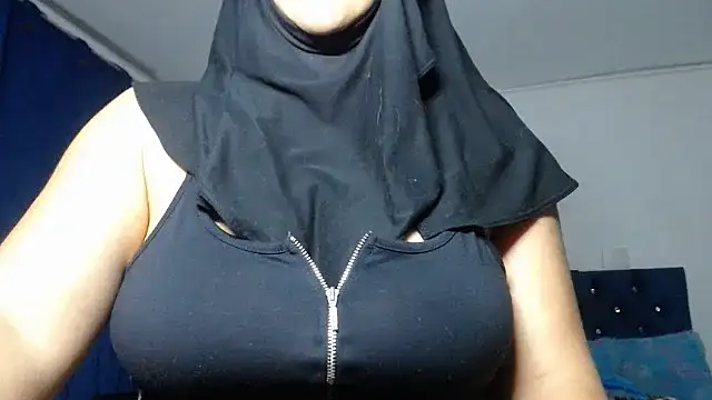 Snapshot of Jameela chatting on 01/19/25, 03:39 Jameela online show from 01/19/25, 03:39