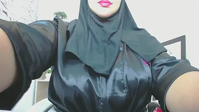 Snapshot of Jameela chatting on 01/27/25, 12:12 Jameela online show from 01/27/25, 12:12