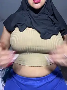 Snapshot of Jameela chatting on 02/04/25, 02:49 Jameela online show from 02/04/25, 02:49