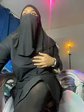 Snapshot of Jameela chatting on 02/11/25, 01:41 Jameela online show from 02/11/25, 01:41