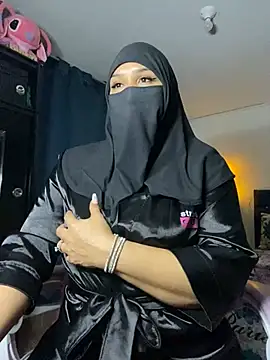 Snapshot of Jameela chatting on 02/19/25, 12:35 Jameela online show from 02/19/25, 12:35