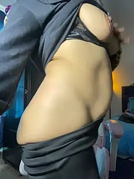 Snapshot of Jameela chatting on 02/23/25, 09:16 Jameela online show from 02/23/25, 09:16