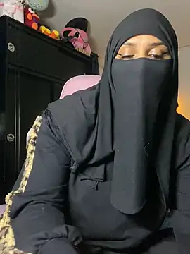 Snapshot of Jameela chatting on 03/03/25, 02:15 Jameela online show from 03/03/25, 02:15