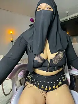 Snapshot of Jameela chatting on 03/11/25, 11:15 Jameela online show from 03/11/25, 11:15